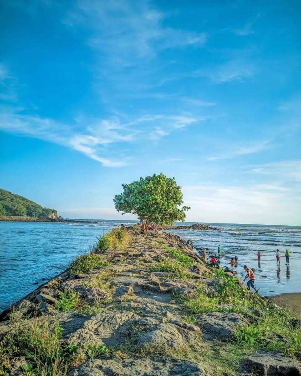 Pantai Karangempak: Surga Tersembunyi di Pinggir Cilacap